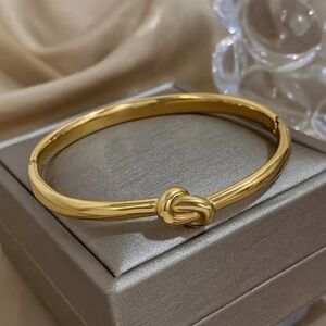 Gold Knot Bracelet